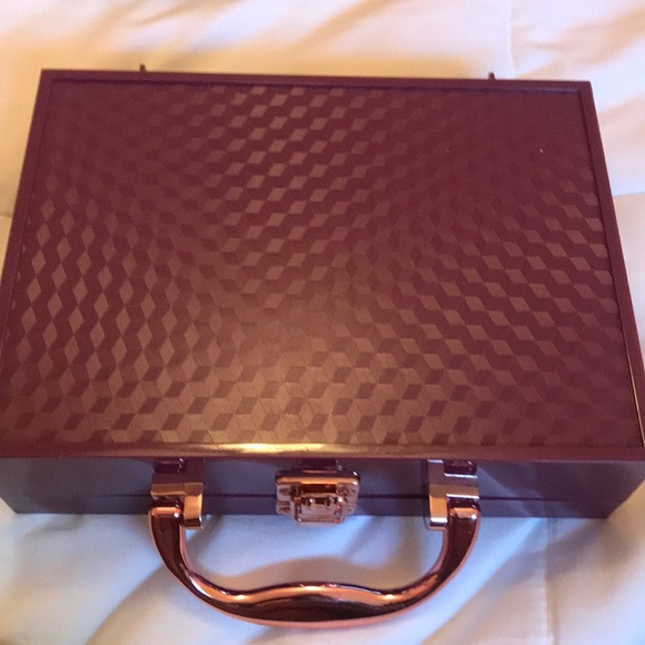 Makeup - Picture 2 of 4